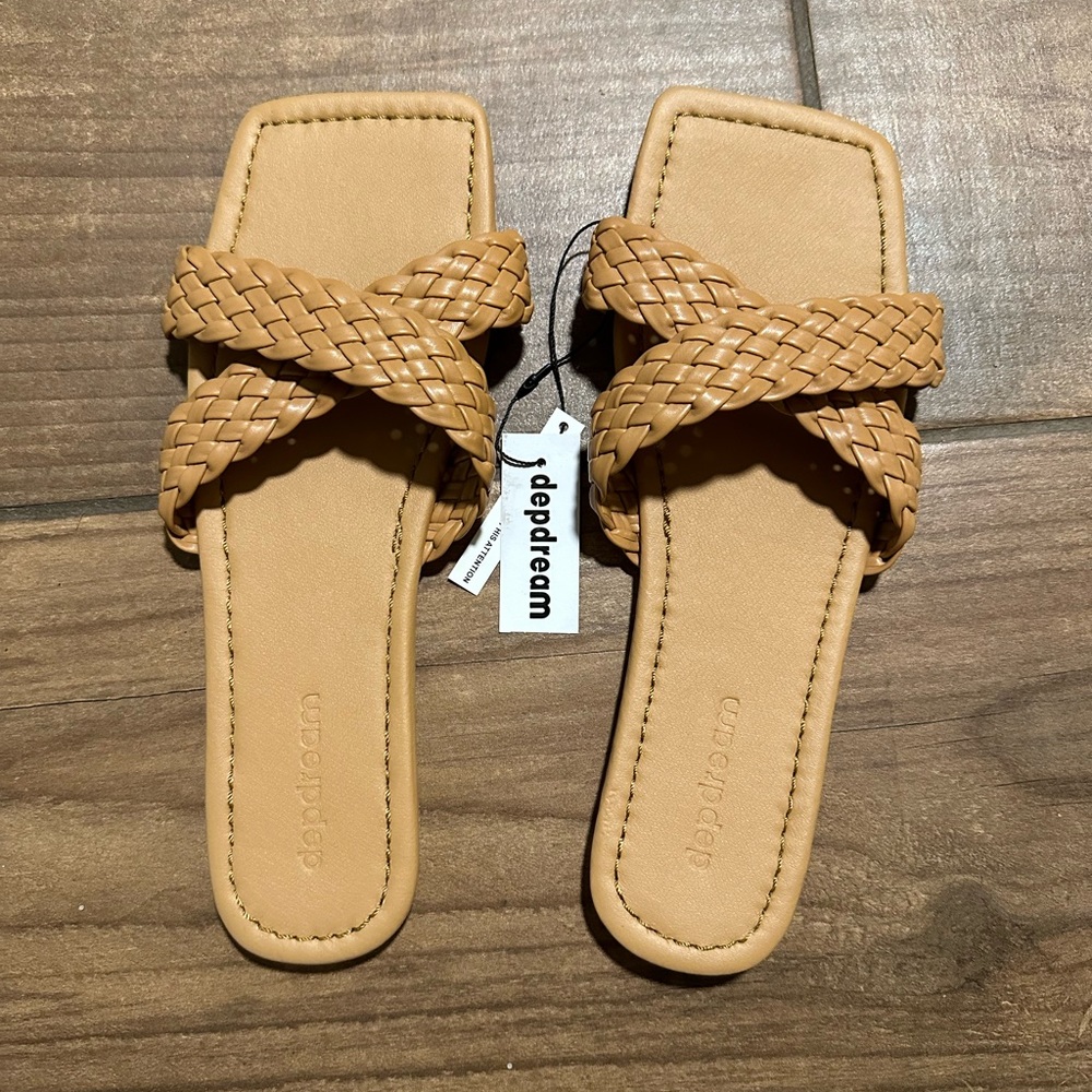 🌵NWT Square toe sandals 🌵